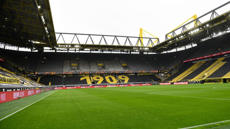 Borussia Dortmund - Eintracht Frankfurt (Sa., 18.30 Uhr), Geplante Auslastung: 25.000, Kapazität: 81.365, Weitere Informationen: 24.000 Zuschauer werden mit einem Impfnachweis oder Genesenen-Status Zutritt erhalten. 1000 Karten gehen an negativ getestete Personen.