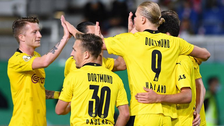 Platz 1: BORUSSIA DORTMUND. Mit Gregor Kobel haben die Dortmunder endlich einen richtig guten Torhüter. Auch weil die Bayern schwächeln, wird der BVB Meister.