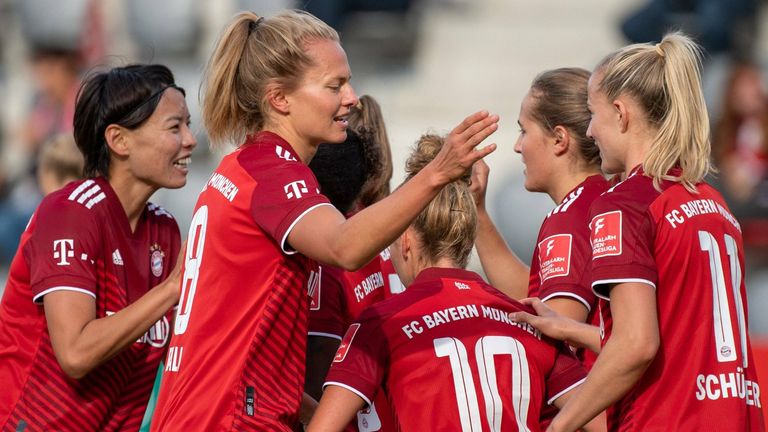 Die Fußball-Frauen des FC Bayern München sind mit einem hohen Sieg in die neue Bundesliga-Saison gestartet. 