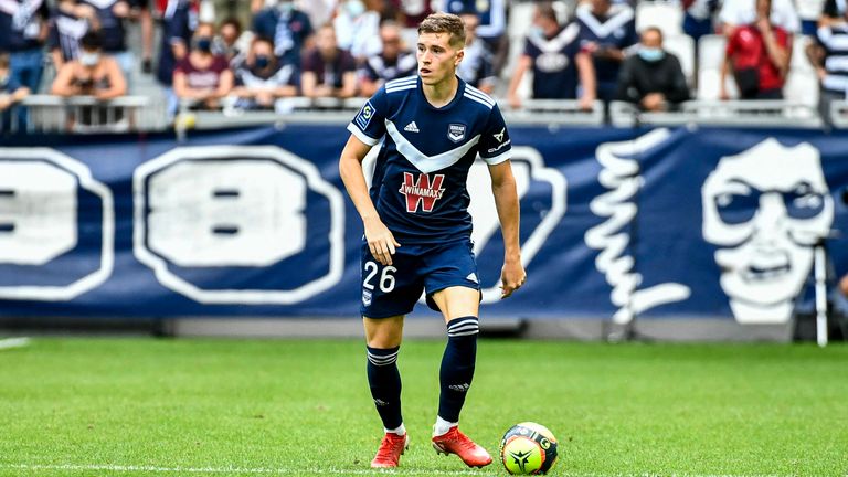 TOMA BASIC: Wechselt von Girodins Bordeaux zu Lazio Rom. Ablöse: 7 Millionen Euro.