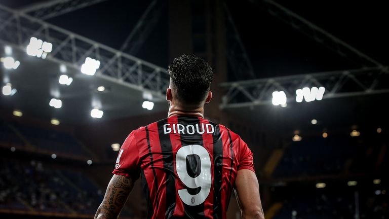 Oliver Giroud halbiert seine Nummer 18 vom FC Chelsea beim AC Mailand.