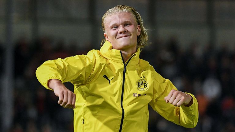 Erling Haaland erzielt in der 1. DFB-Pokalrunde gegen Wehen Wiesbaden drei Tore. 