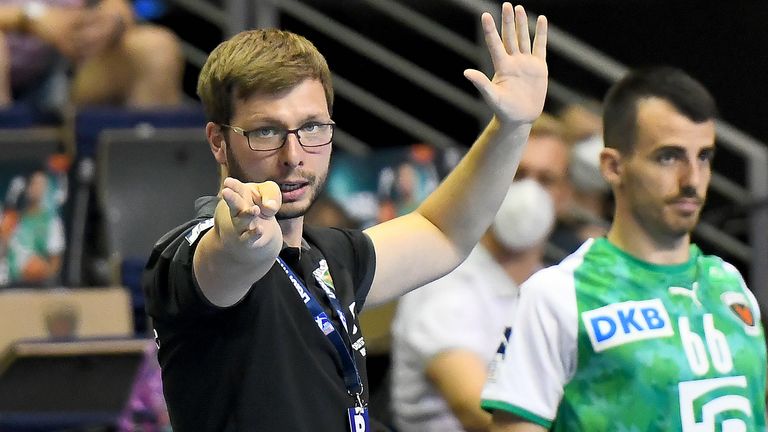 Jan Siewert bleibt weiter Coach der Füchse Berlin.