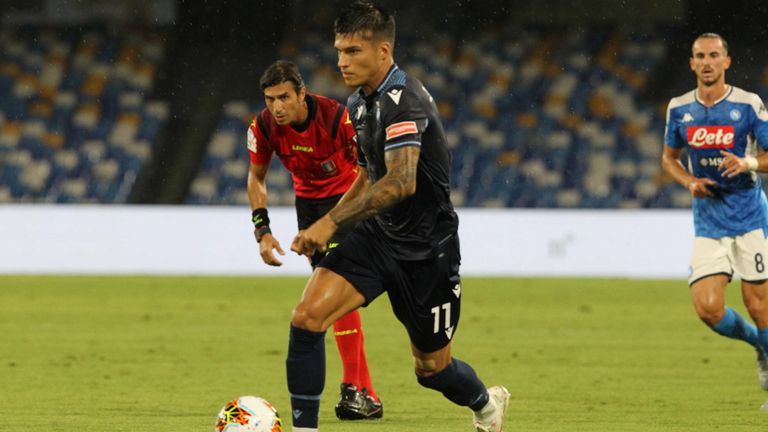 JOAQUIN CORREA: Wechselt von Lazio Rom zu Inter Mailand. Der Stürmer unterschreibt einen Vertrag bis zum 30. Juni 2025. Er kommt zunächst als Leihe, jedoch mit der Verpflichtung, den Transfer dauerhaft zu machen.
