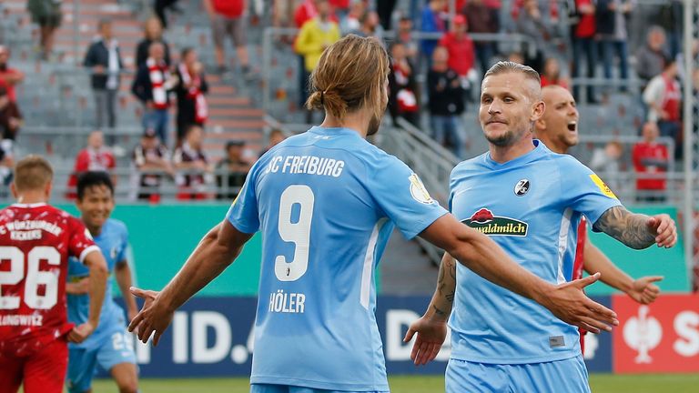 Jonathan Schmid schießt den SC Freiburg in die nächste Pokal-Runde. 