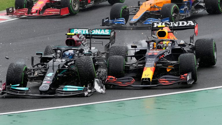 Zwischen Mercedes und Red Bull geht es im Kampf um die WM heiß her.