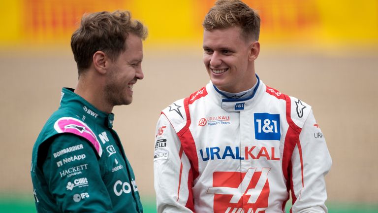 Die zwei Deutschen im Fahrerfeld der Formel 1: Sebastian Vettel und Mick Schumacher.