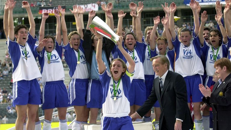 2000/2001: 1. FFC FRANKFURT am 26. Mai 2001 im	Olympiastadion Berlin, Finale:  1. FFC Frankfurt - FFC Flaesheim-Hillen 2:1 (0:1)