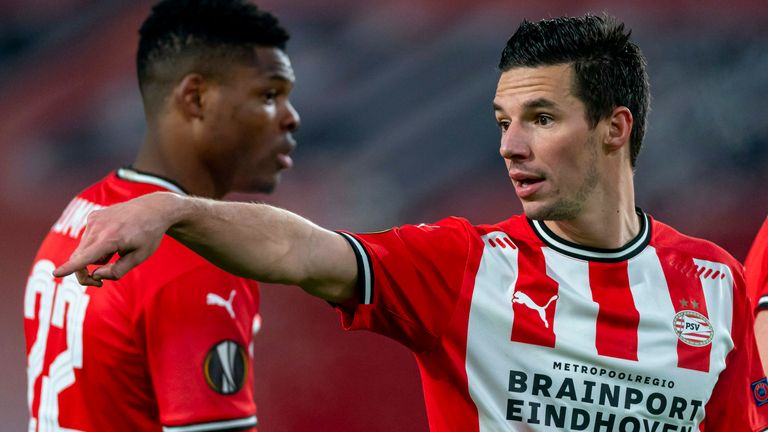 Sky Info: Nick Viergever (32, Innenverteidigung) steht vor einem Wechsel von PSV Eindhoven zu Greuther Fürth.
