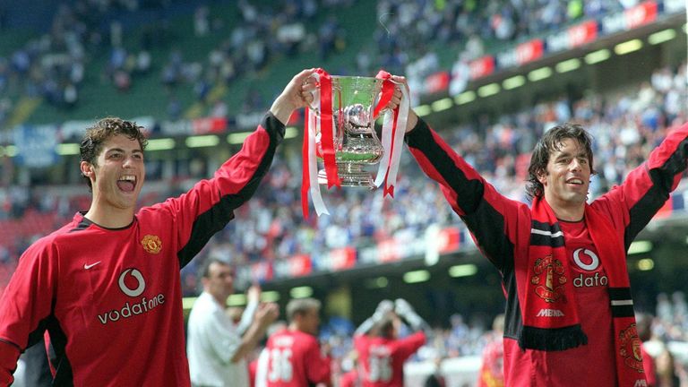 2004 gewinnt der Portugiese den FA Cup.