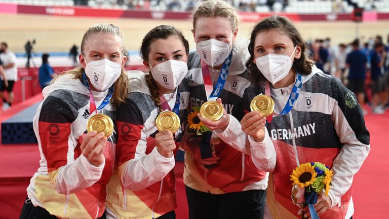 Der Vierer der Frauen hat bei den olympischen Bahnrad-Wettbewerben Gold geholt.