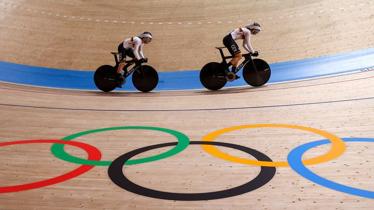 Lea Sophie Friedrich und Emma Hinze holen Silber bei den Olympischen Spielen.