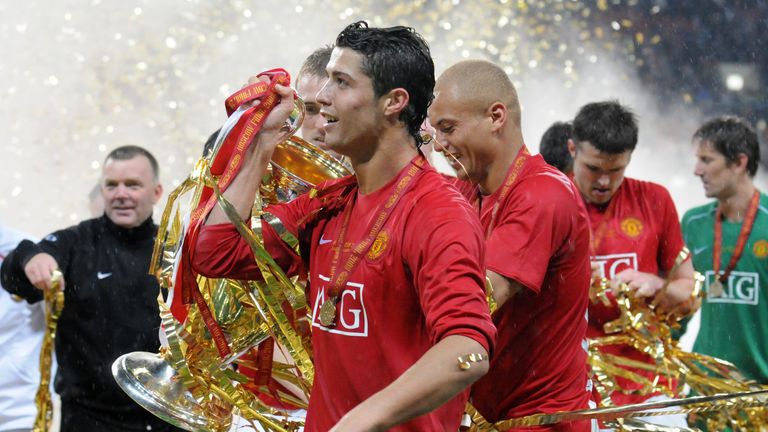 2008 gewinnt er mit den Red Devils die UEFA Champions League