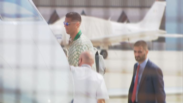 Abflug aus Turin! Cristiano Ronaldo fliegt auf die Insel. 