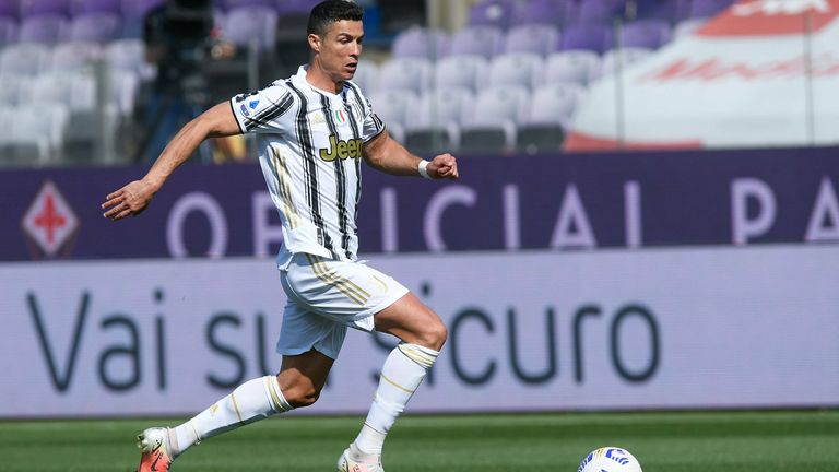 CRISTIANO RONALDO wechselt für 15 Millionen Euro von Juventus Turin zu Manchester United.