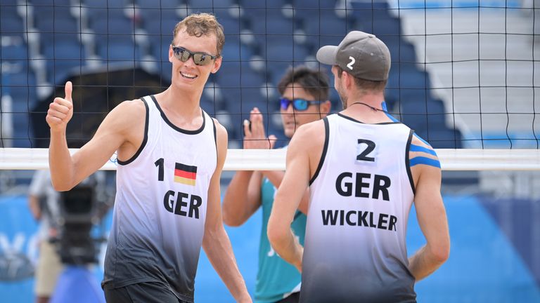 Das Beachvolleyballer-Duo Thole/Wickler steht im Olympia-Viertelfinale.