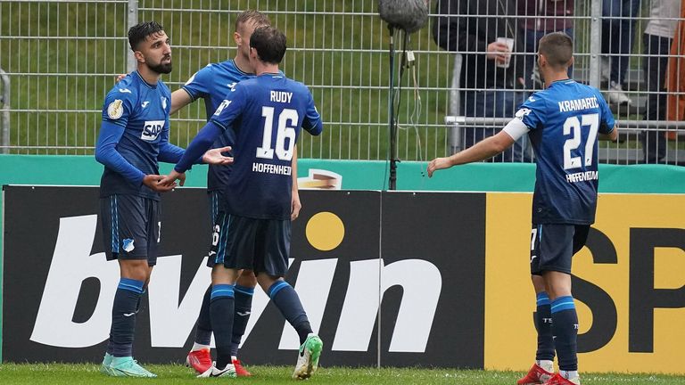 Platz 10: TSG HOFFENHEIM. Der Klub landet laut des Sky Experten wieder im Tabellenmittelfeld, einen Platz weiter vorne als in der Vorsaison.