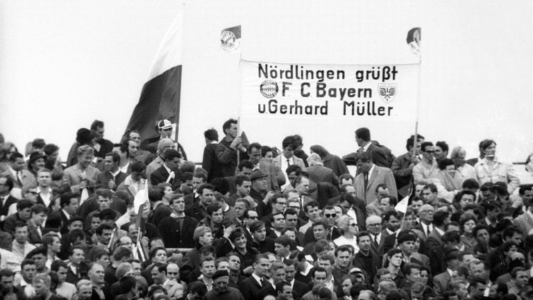 Von 1958 bis 1964 spielte Gerd Müller beim TSV 1861 Nördlingen. Auch nach seinem Wechesl begrüßten ihn die Fans herzlich. Das Stadion wurde 2008 nach ihm benannt.