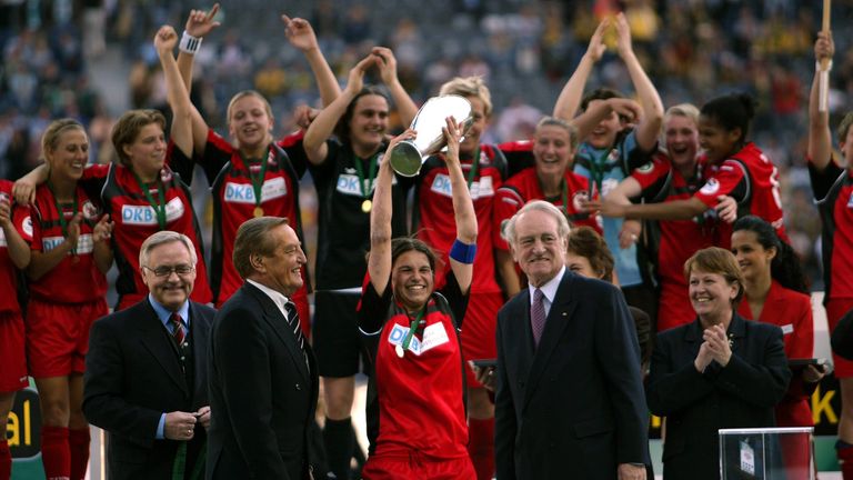 2003/2004: 1. FFC TURBINE POTSDAM am 29. Mai 2004 im Olympiastadion Berlin, Finale: 1. FFC Frankfurt - 1. FFC Turbine Potsdam 0:3 (0:1) 