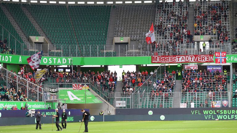 Beim Spiel des VfL Wolfsburg gegen RB Leipzig hat es einen medizinischen Notfall unter den Zuschauern gegeben.