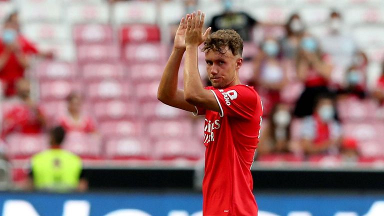 Der VfL Wolfsburg verpflichtet Nationalspieler Luca Waldschmidt von Benfica.