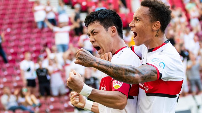 Kapitän Wataru Endo und Roberto Massimo feierten mit dem VfB Stuttgart den Sieg gegen Greuther Fürth.