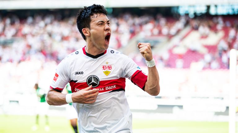Wataru Endo und der VfB Stuttgart haben gegen Fürth gut lachen.