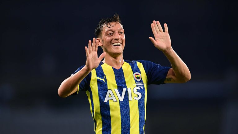 Mesut Özil erzielt das Siegtor für Fenerbahce.