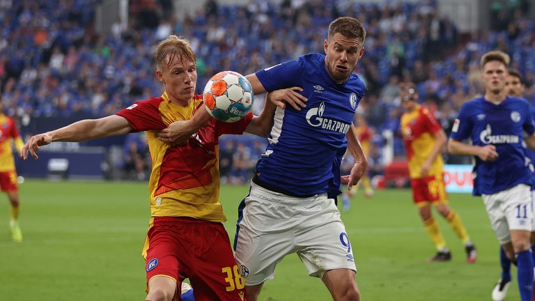 Der FC Schalke verliert trotz des 150. Zweitliga-Treffers von Simon Terodde gegen den KSC.
