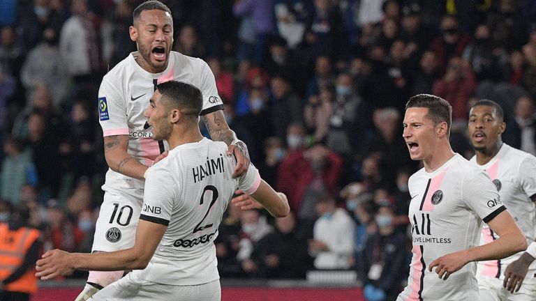 Paris Saint-Germain fährt in der Nachspielzeit drei Punkte in Metz ein.