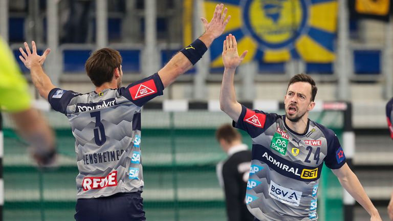 Die Füchse Berlin besiegen Azoty Pulawy 32:24.