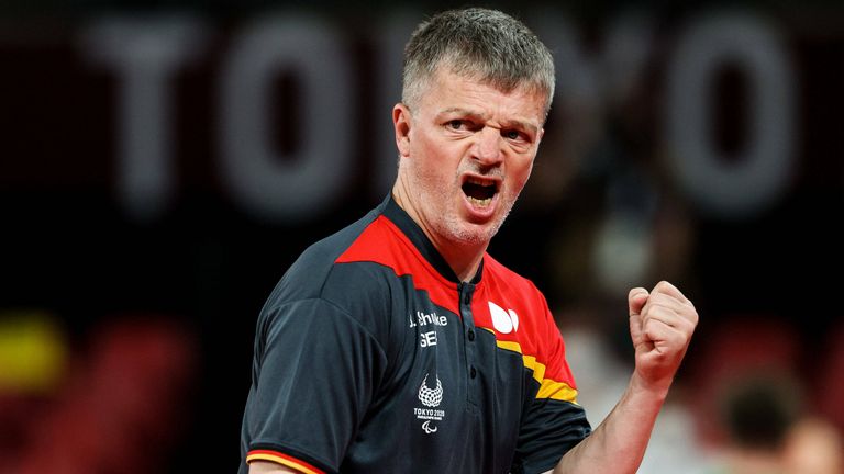 Björn Schnake (im Bild) und Thomas Rau holen Bronze im Tischtennis.