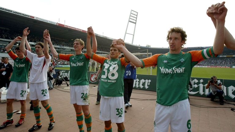 01.05.2004: Bremen demontiert den HSV mit 6:0. Für den HSV ist es die höchste Niederlage gegen den Nordrivalen, der seine Saison krönt und am Ende deutscher Meister wird.