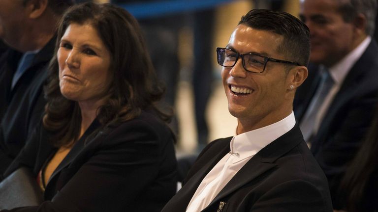Cristiano Ronaldo und seine Mutter Dolores Aveiro. 
