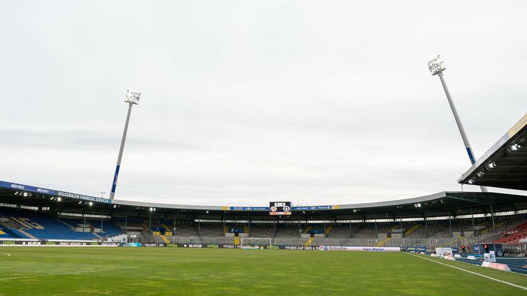 Platz 21: EINTRACHT-Stadion - 964 Tore (353 Spiele).