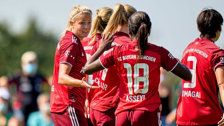 Die Frauen des FC Bayern siegen beim SC Sand.