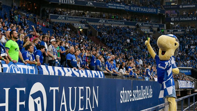 Beim FC Schalke 04 dürfen künftig wieder mehr Fans ins Stadion.