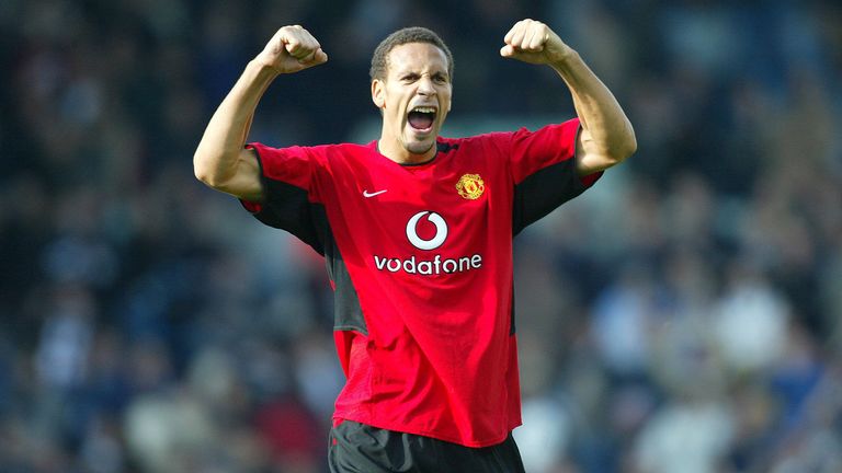 INNENVERTEIDIGER: Rio Ferdinand - Die United-Ikone feierte sechs Meisterschaften mit Manchester und kommt auf insgesamt 455 Pflichtspiele im United-Trikot. Ist heute als TV-Experte unterwegs.