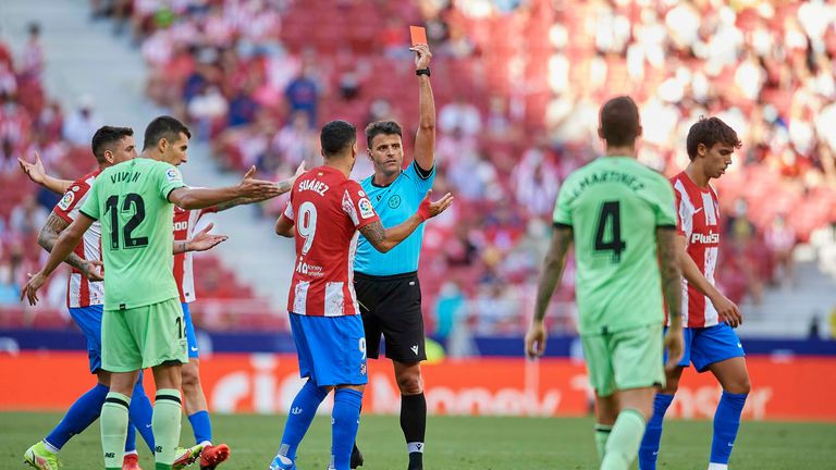 Atletico Madrid mit müdem Remis gegen Bilbao - zudem sieht Joao Felix Gelb-Rot.