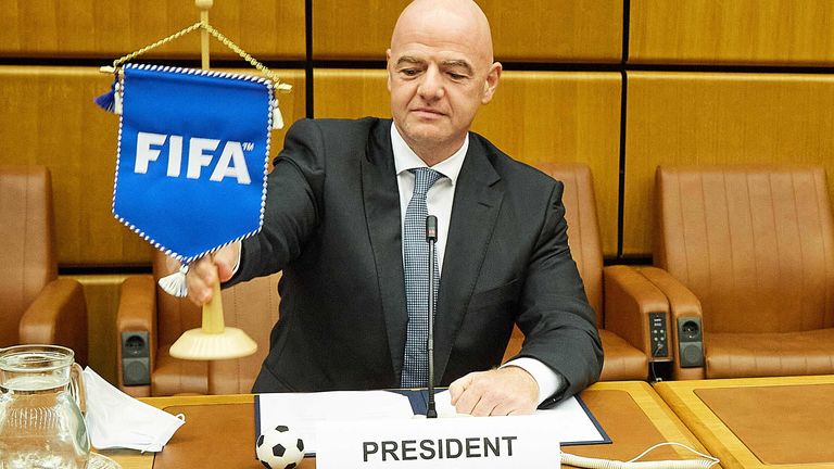 FIFA-Präsident Gianni Infantino wird bis Ende des Jahres bekanntgeben, in welchem Rhythmus die Weltmeisterschaft ausgetragen wird.
