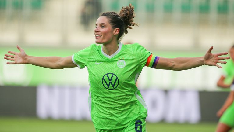 Dominique Janssen zieht mit dem VfL Wolfsburg in die Gruppenphase der Champions League ein.