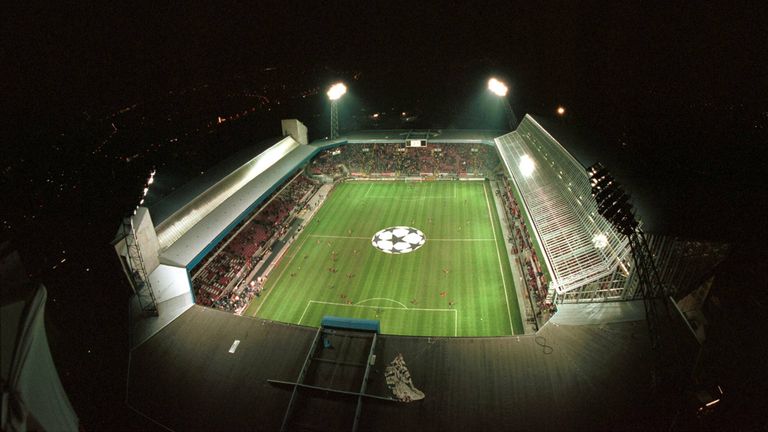 Platz 5: Fritz-Walter-Stadion - 2244 Tore (743 Spiele). 