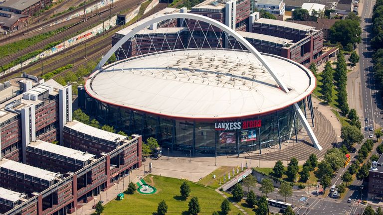 Die LANXESS arena in Köln bietet 19.750 Fans Platz.