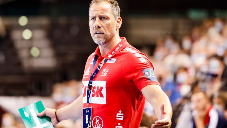 Maik Machulla und die SG Flensburg-Handewitt müssen in der EHF CL eine bittere Pleite hinnehmen. 