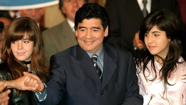 Maradonas Töchter Dalma (l.) und Giannina müssen im Rechtsstreit um die Markenrechte ihres Vaters eine Niederlage hinnehmen. 