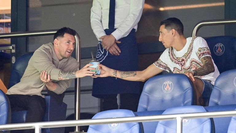 Angel Di Maria und Lionel Messi sind nicht mehr nur Nationalmannschaftskollegen sondern spielen nun auch bei PSG zusammen. Dementsprechend vertraut sind beide.