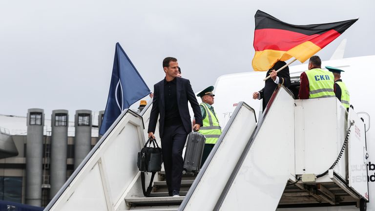 Das DFB-Team musste wegen eines Stromgenerators ungeplant zwischenlanden.