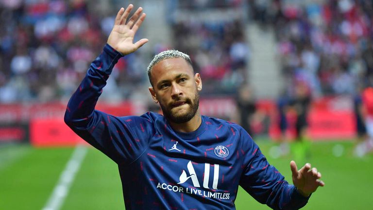 Der Wechsel von Superstar Neymar vom FC Barcelona zu PSG soll über eine halbe Milliarde Euro gekostet haben.
