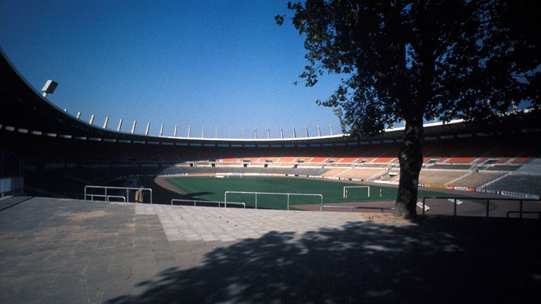 Platz 16: Rheinstadion - 1217 Tore (373 Spiele). 