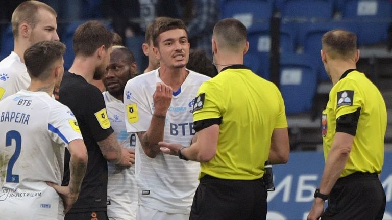 Roman Neustädter: Der Defensive Mittelfeldspieler begann seine Karriere in der Mainzer Jugend. Es folgten Stationen bei Gladbach, Schalke 04, Fenerbahce und Dynamo Moskau. Der 33-Jährige absolvierte Länderspiele für Deutschland und Russland.